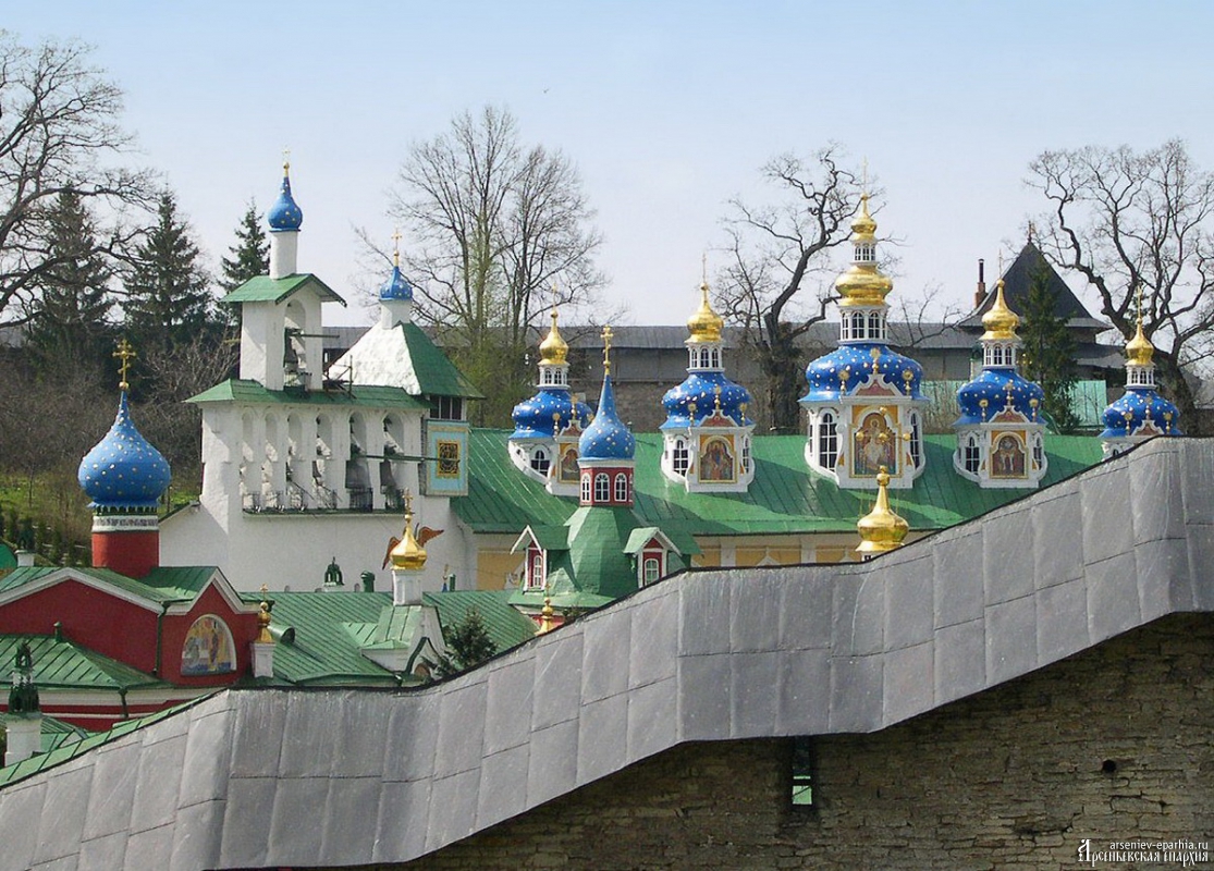 Pskovo-Pecherskiy-monastyir-1