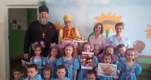 В преддверии праздника Благовещения Пресвятой Богородицы иерей Андрей Васякин посетил детский сад Дальнегорска